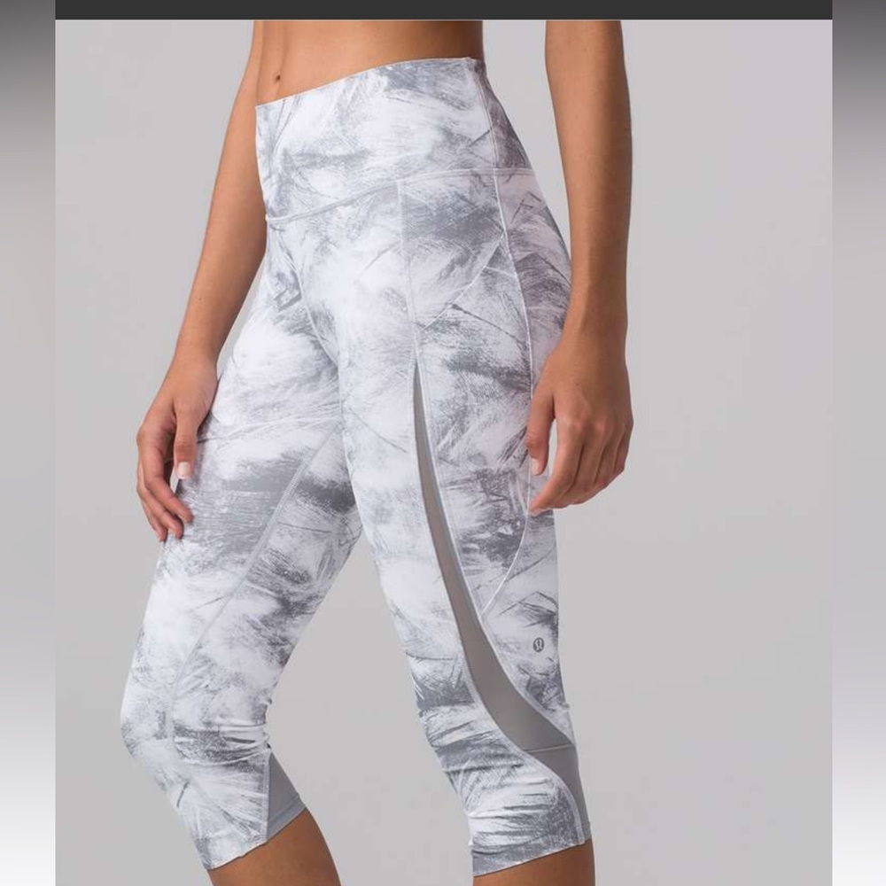 NWOT Lululemon Pace Perfect Crop, size 6